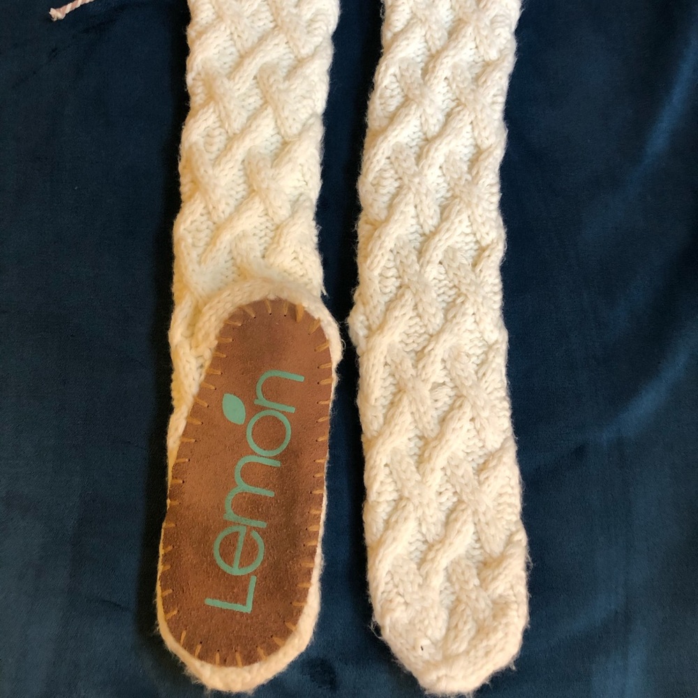COZY ivory slipper socks (size 7/9)